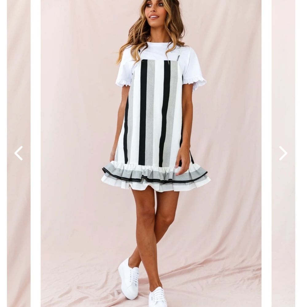 Selfie Leslie Double-Frill Hem Shift Dress Stripe Print Black size XS